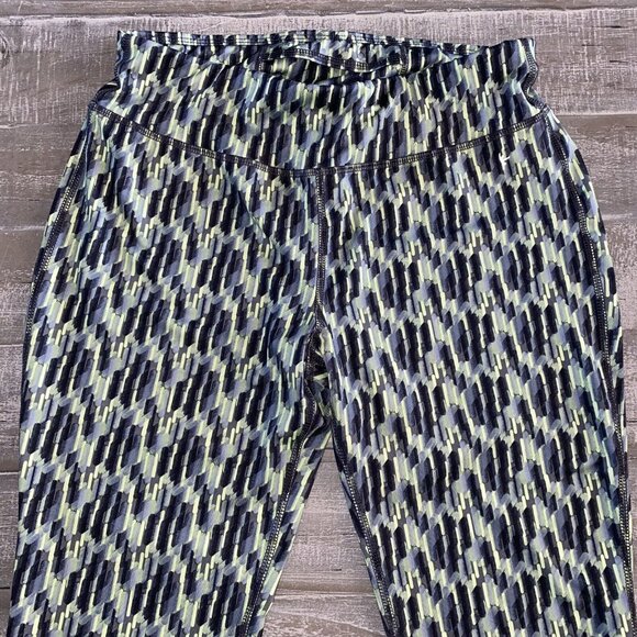 Danskin Now Athletic Pants Women’s Size Small Fitted Cropped Tie Waist Pocket - Picture 2 of 10